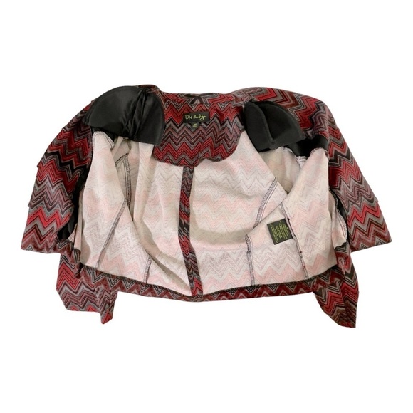 DN Design Size 8
PETITE Jacket Cropped
Chevron Zig Zag Red Black
Open Front - Picture 7 of 12